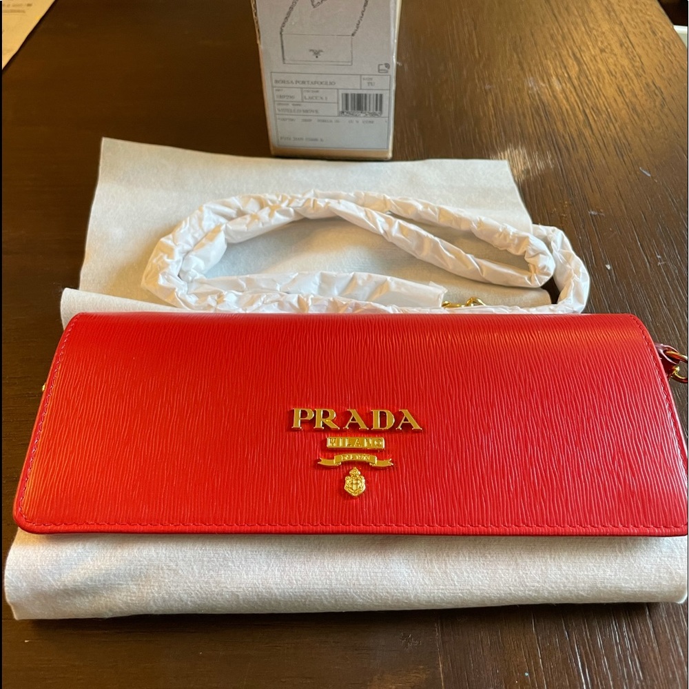 NWT Prada Wallet on a Chain WOC